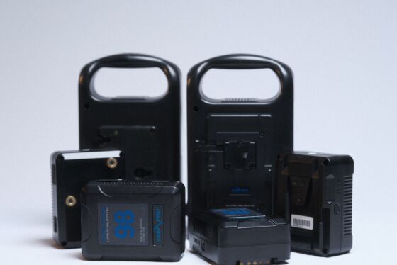 IndiPRO V-Mount Dual Battery Charger Kit